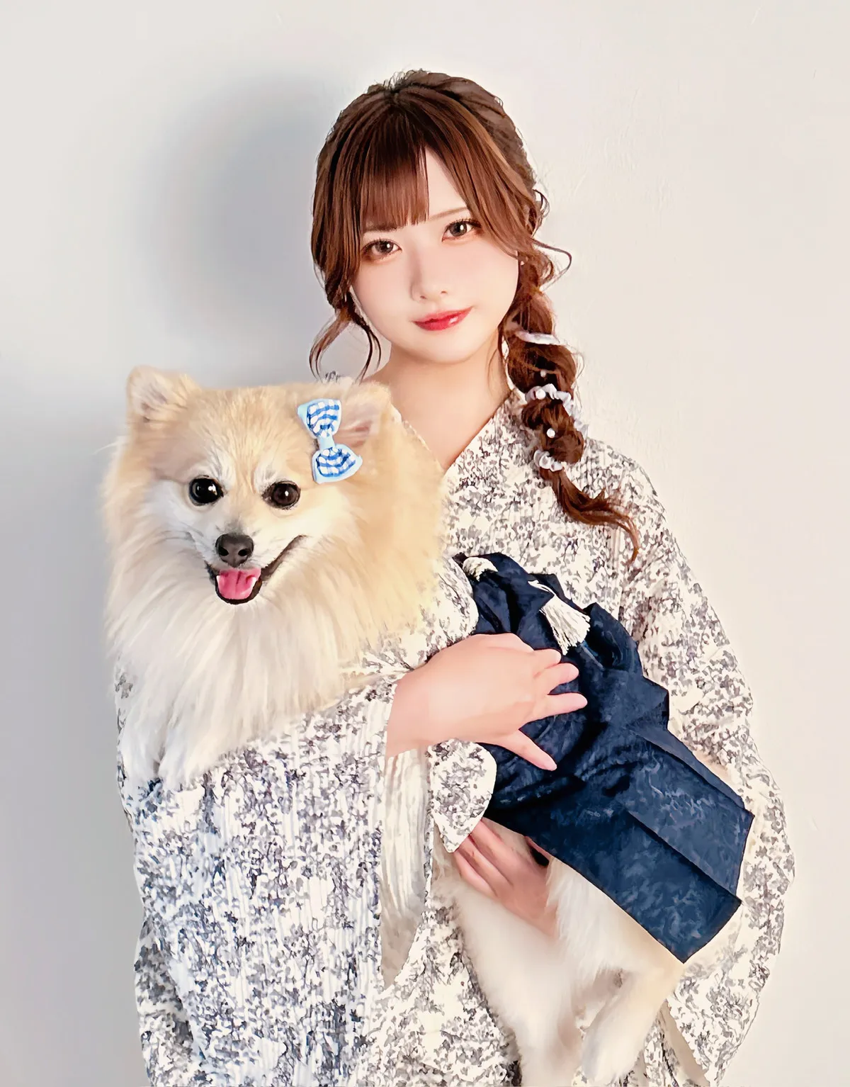 美女愛犬家コスプレイヤー・すみれおじさん、「世界猫の日」に初のライブコマース挑戦　愛犬と浴衣“生着替え”も