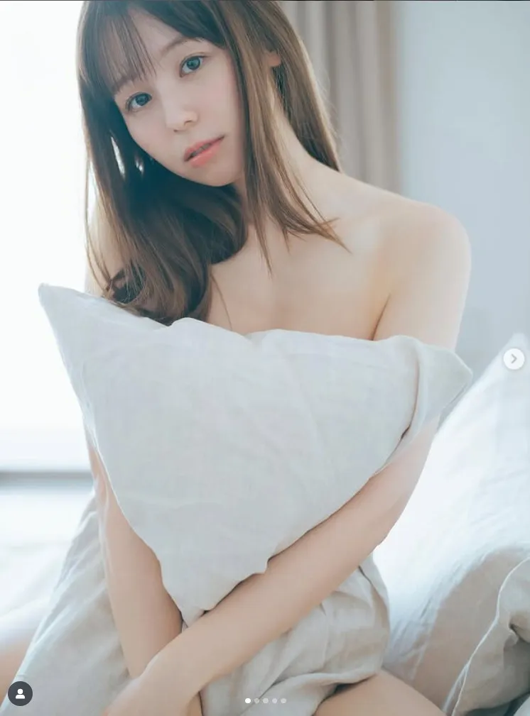小池里奈、グラビアカットに「色気半端ない」「ボディラインがエグい」　17年前のドラマ写真にも反響「うらら、懐かしい！」