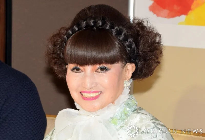 黒柳徹子、92歳の誕生日を報告「これからも、みんなと一緒に前へ進みます！」　バースデーケーキやプレゼントの数々を披露