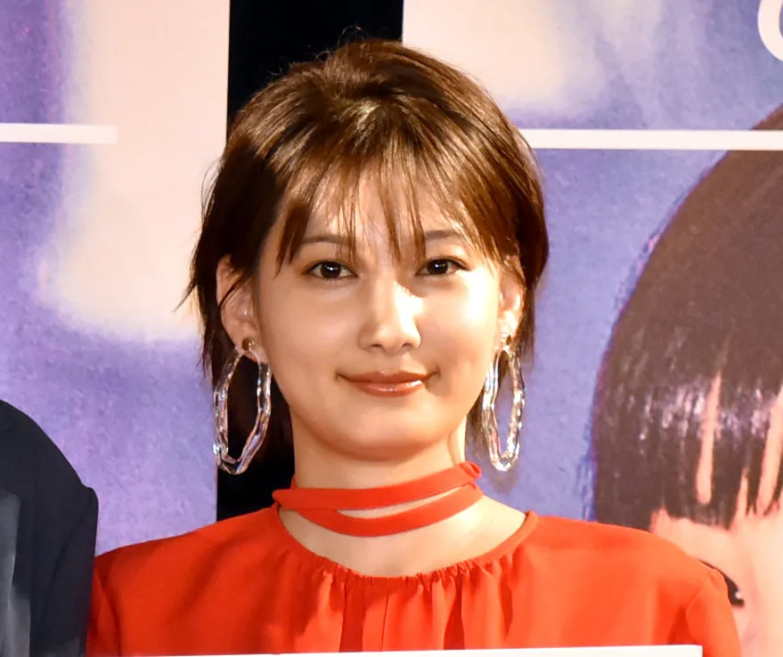 結婚5年目で「仕事と並行しながら不妊治療」、シンガーソングライター・佐藤千亜妃が第1子出産を報告