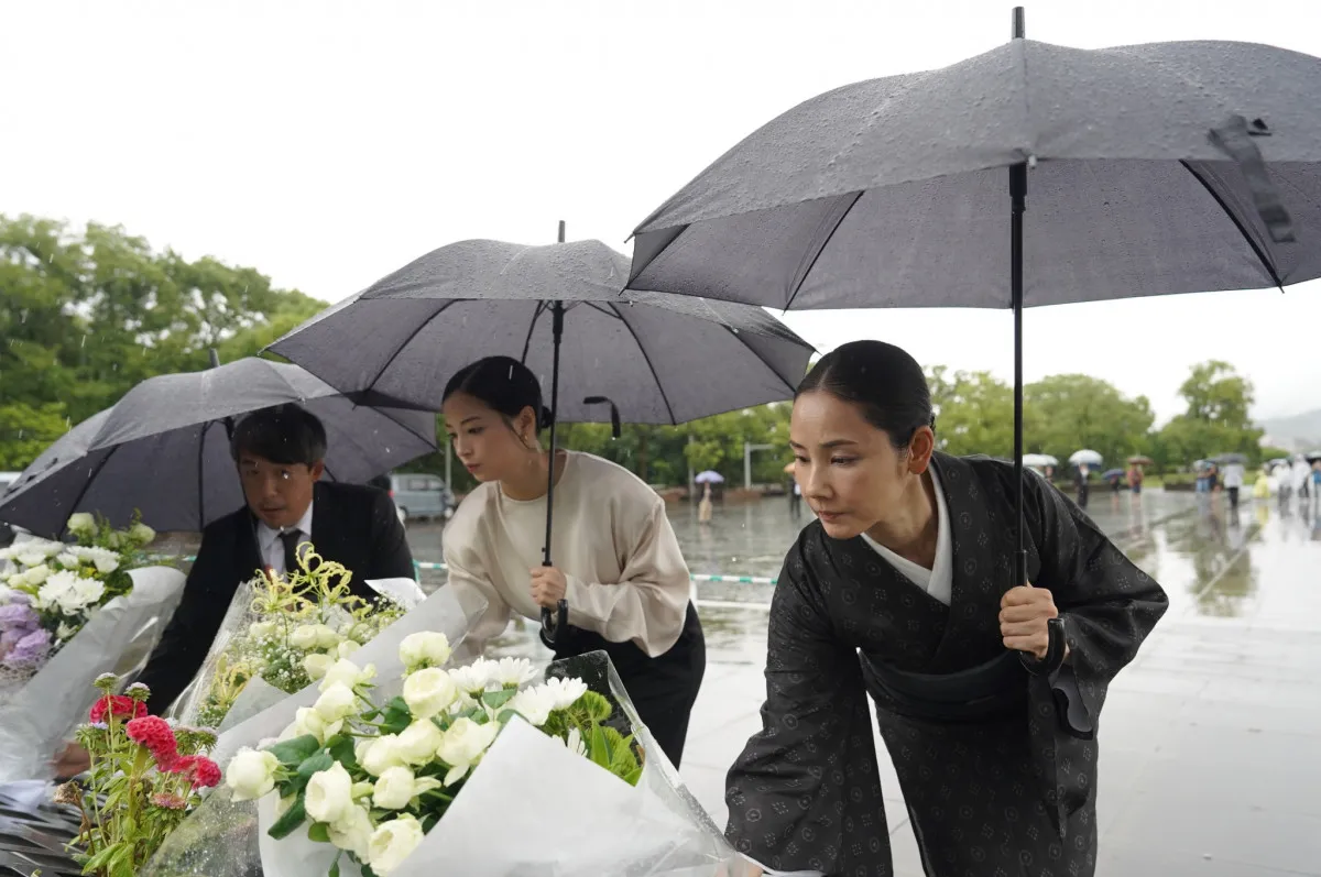 広瀬すず＆吉田羊、長崎・平和祈念像に献花　80年前「この場所で起きたことを知ってもらうきっかけに」