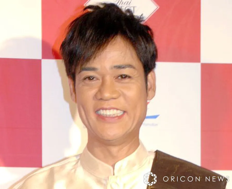 ネプチューン名倉潤、妻・渡辺満里奈＆17歳長男と家族旅行で3ショット「念願の大谷翔平選手の試合を観てきました!!」