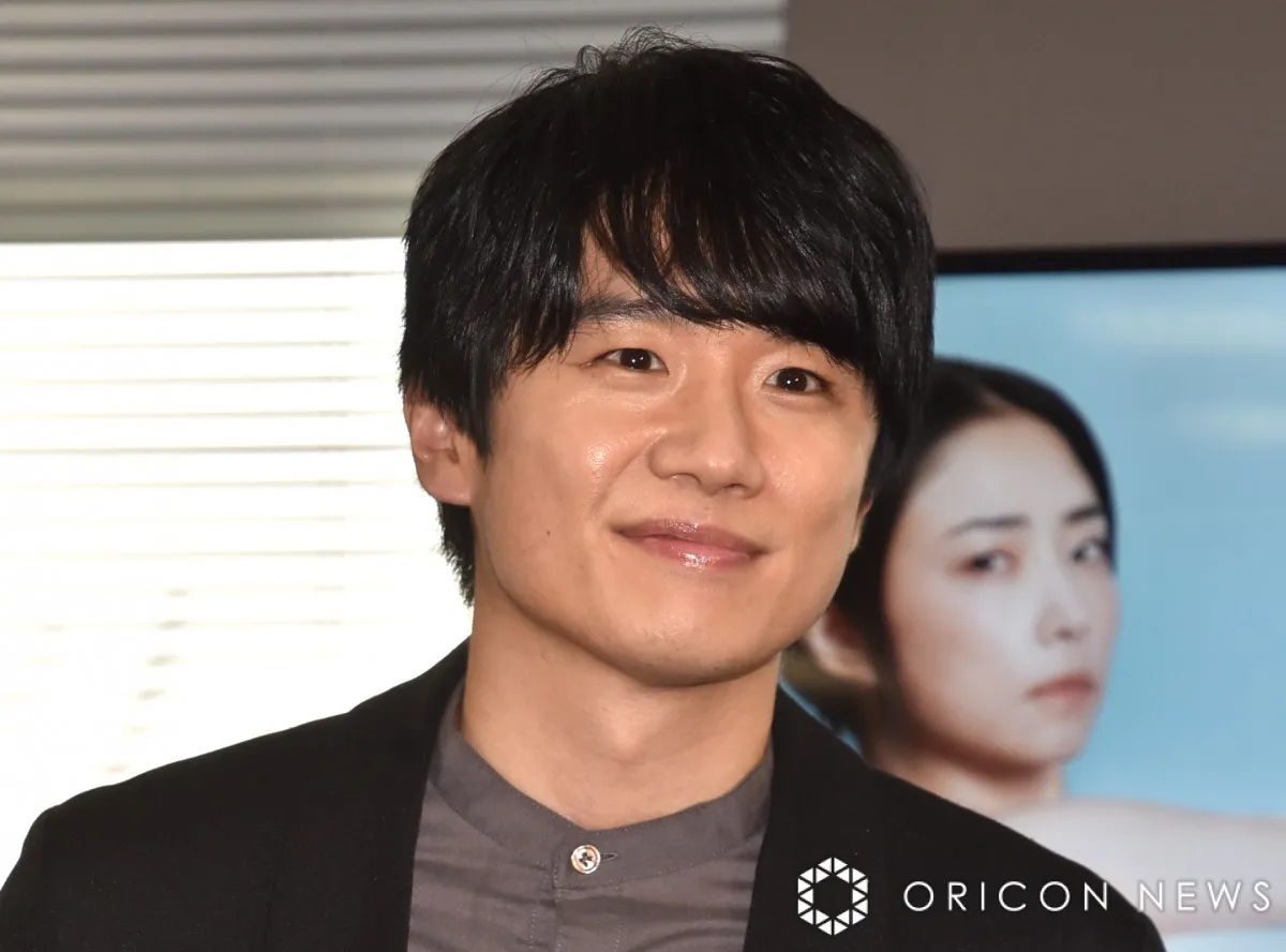 風間俊介、福原遥&生田絵梨花と“ギャルピース”「スリーショット最高!!」「平和すぎて可愛い」