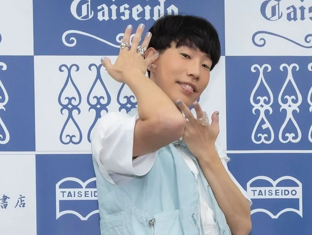 坂口涼太郎、初エッセイ『今日も、ちゃ舞台の上でおどる』発売でファンと交流
