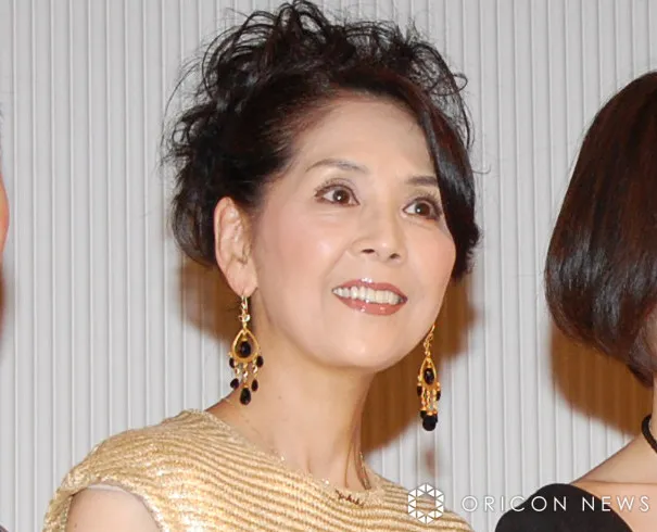 77歳・柏木由紀子、夫・坂本九さん40回目の命日に墓参りへ　娘たちと墓前でほほ笑む「この先の日々も大切に、主人の分も楽しんで、歩いて行きたいと思います」