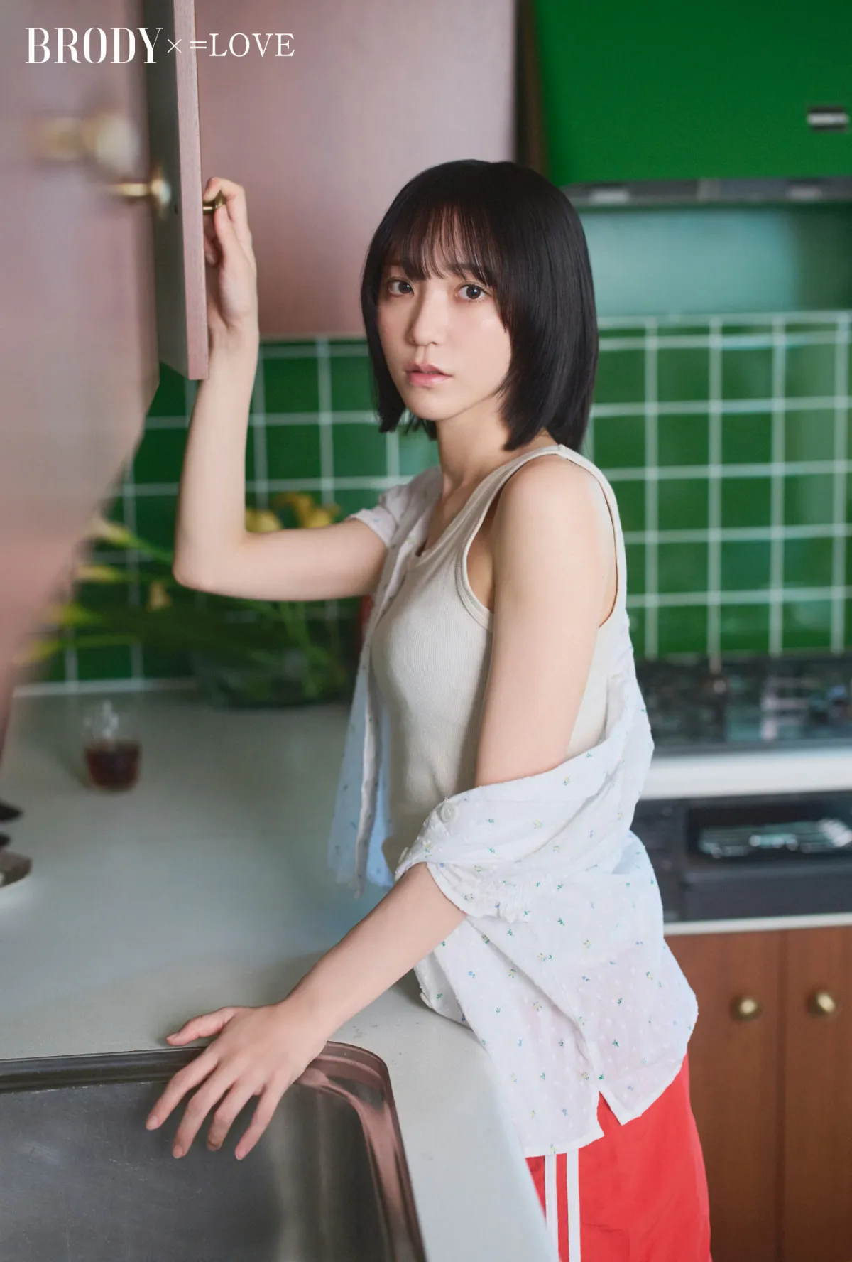 ＝LOVE野口衣織、洗練されたビジュアル披露　部屋着姿＆夏らしいワンピース姿も