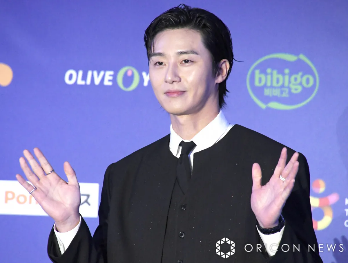 パク・ソジュン、デビュー14周年で貴重ショット「あの頃は若かった」　トレーニングショットで肉体美も披露