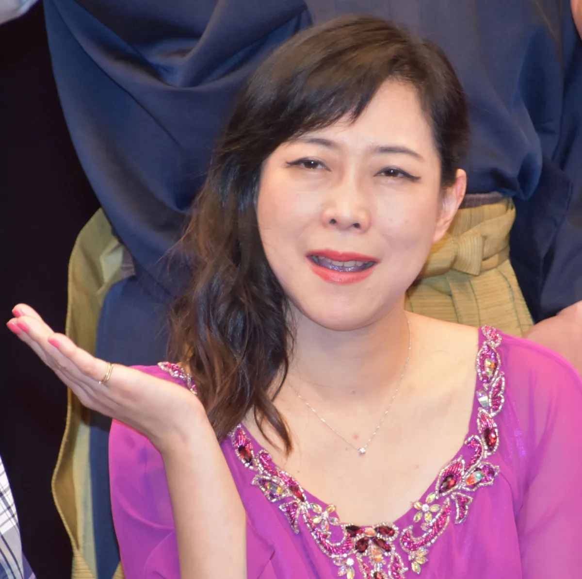 『鬼滅の刃』羽田空港ポスター　“酒柱”椿鬼奴が発見「すてきですよ」