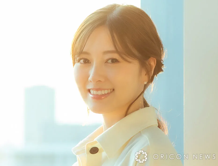 白石麻衣＆中沢元紀、スイーツを前に満面の笑みで2ショット「元紀くんの笑顔の破壊力」「ちょっとやけちゃいます」　ドラマ『最後の鑑定人』オフショット