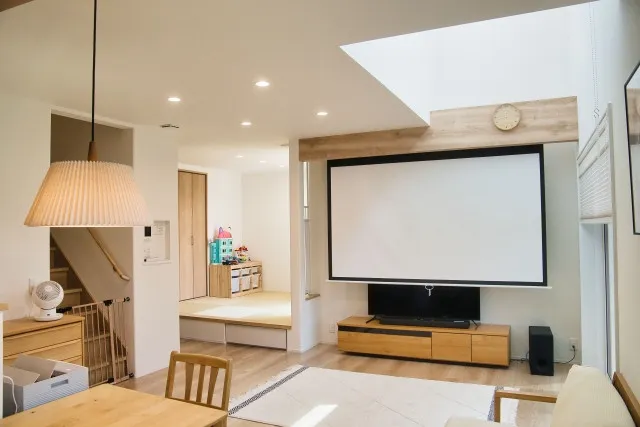 「スクリーンいらずでここまで!?」天井にも映せる家庭用プロジェクターおすすめ5選