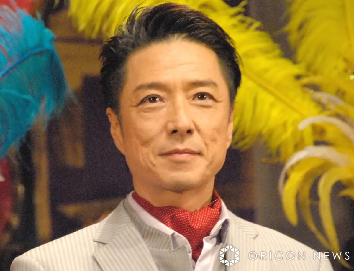 黒田アーサー、17歳下の妻を祝福「家族3人でのお誕生会でした」　“顔出し”3ショットに反響「お綺麗」「可愛いですね」
