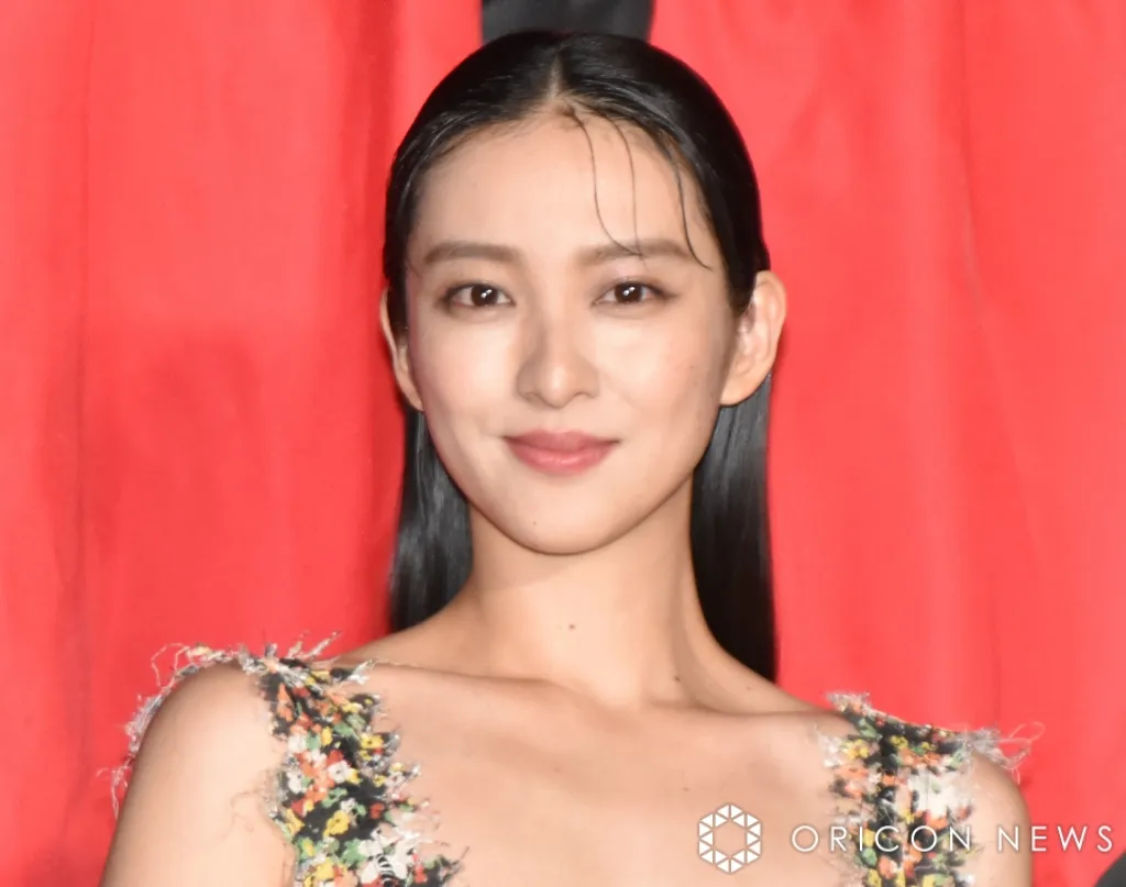 武井咲、約8ヶ月ぶりにインスタ更新　近影ショット公開に「待ってました！」「3人のお子さんがいるママに見えません」