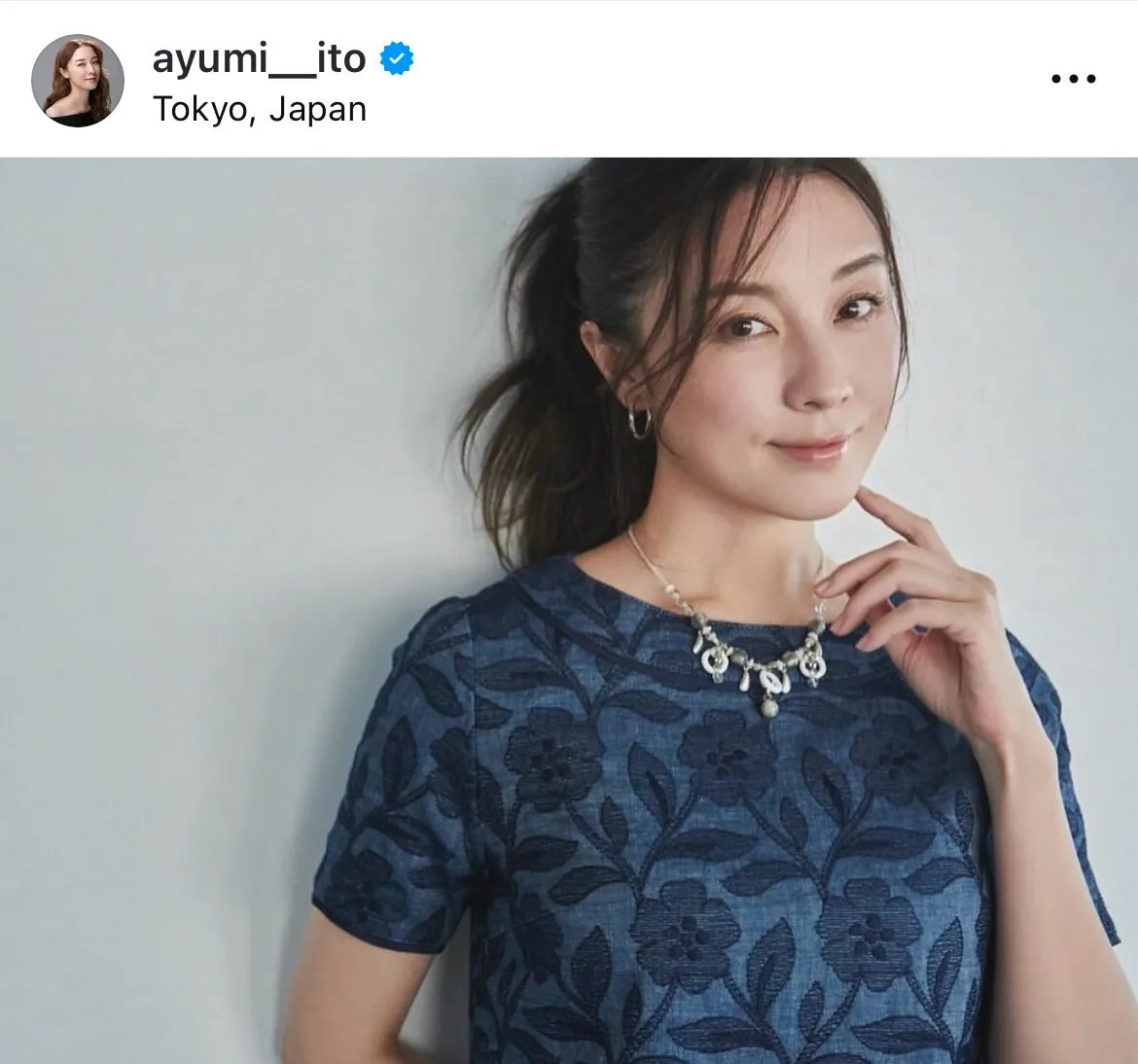 伊藤歩、手編みのサマーニット＆帽子を紹介「すご！お似合いです」「めっちゃ可愛い」　アイテムまとい海を満喫