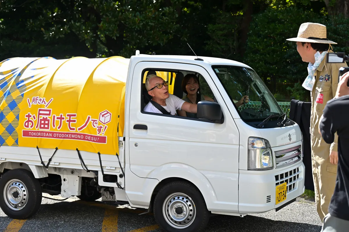 所ジョージ、リニューアルした軽トラを運転　機能に興味津々「この幌は取り付けしやすいんだよね」