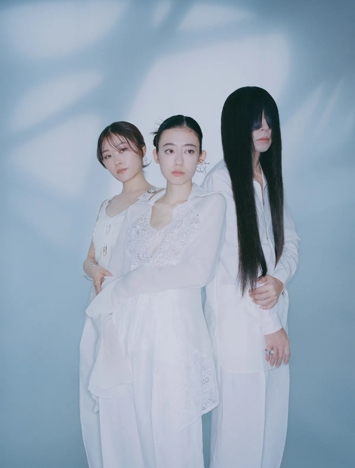 羊文学、恒例クリスマスライブ『まほうがつかえる2025』開催決定