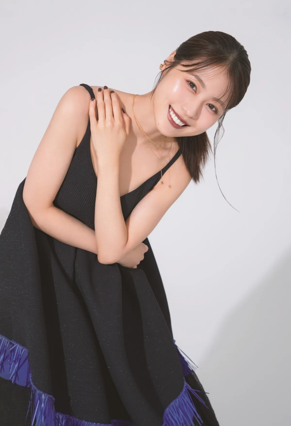 有村架純、腕細っ！みずみずしい美肌…キャミワンピ姿に大反響「本当に30代？」「たまらんのう」