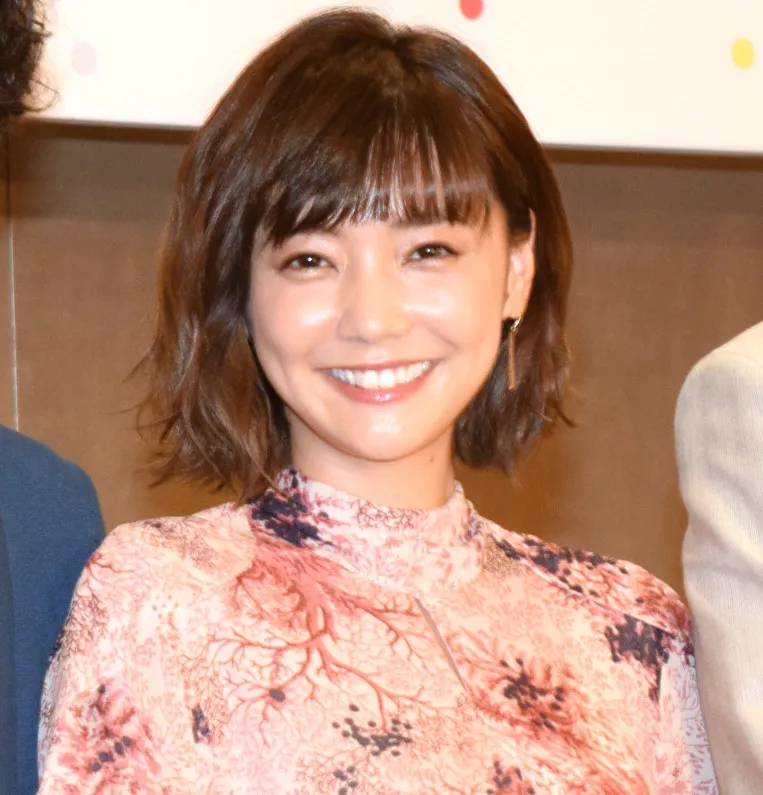 倉科カナ、“夫”とのラブラブ写真「お似合いのご夫婦」「素敵なツーショット」　『19番目のカルテ』で浜野謙太と共演