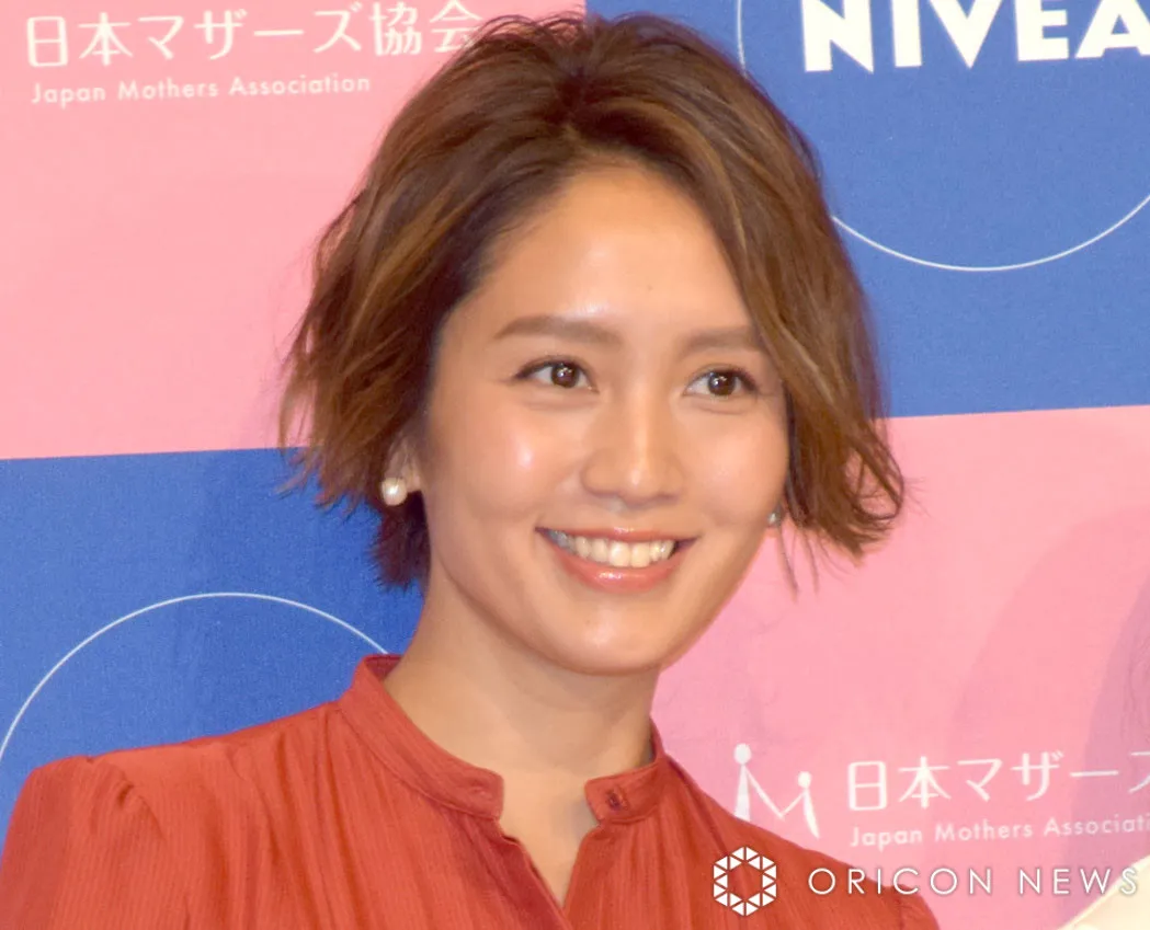 “美しい料理家”38歳・和田明日香、ヘルシー水着姿で美ボディ公開　「美脚」「女神」「小麦色でキラキラ」と反響
