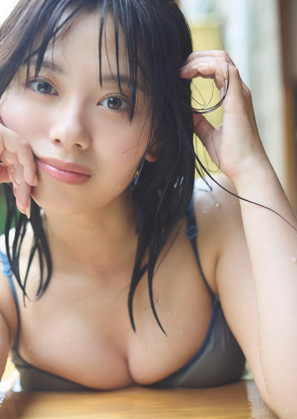 峰島こまき、アイドル卒業で小柄ボディからあふれる色気