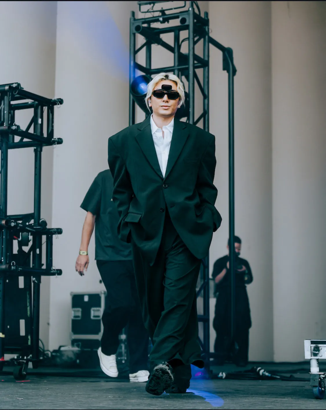 藤井 風、ロラパルーザで“第三の目”サングラス着用　IDEASWAMの作品に反響