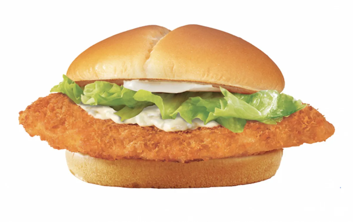 ウェンディーズ、7年ぶり“魚介系バーガー”登場　はみ出る白身フライをサンド