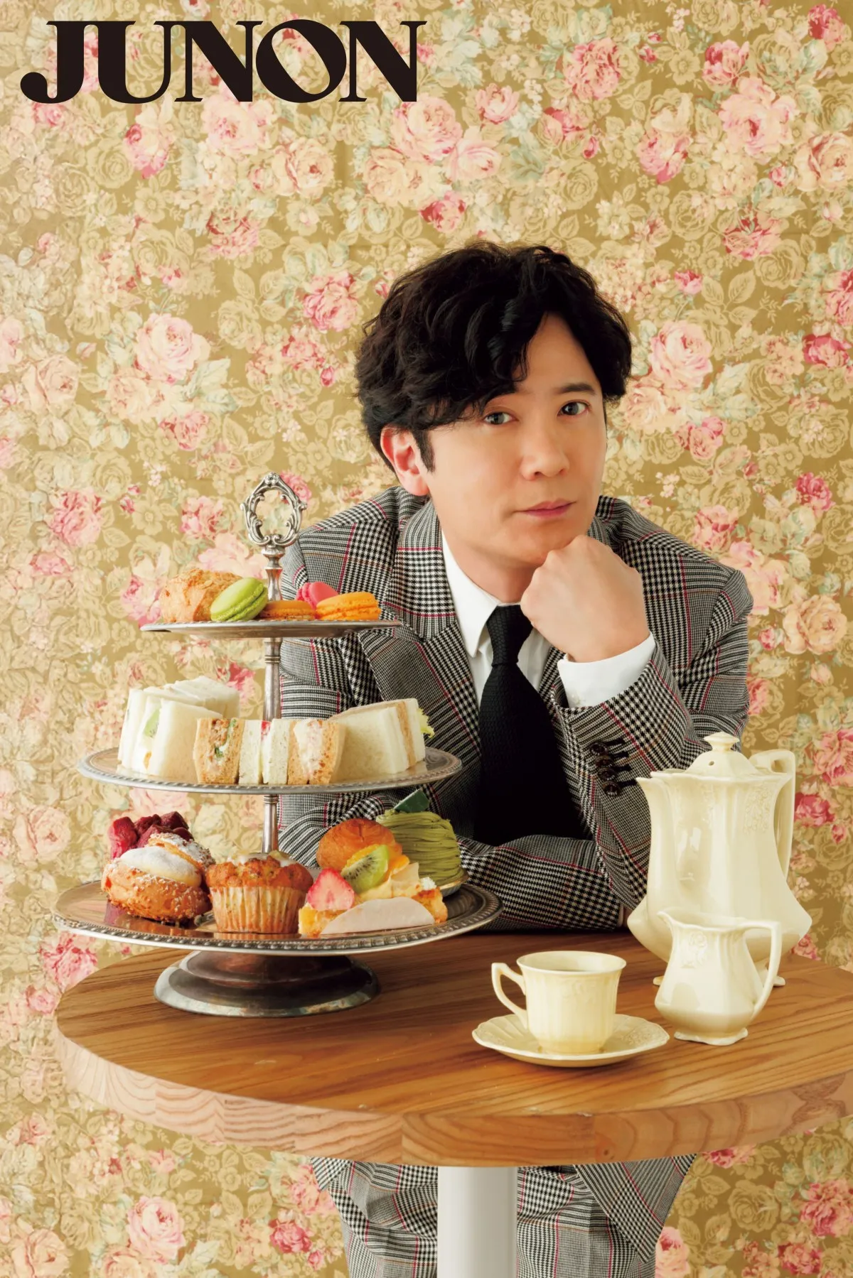 稲垣吾郎、アフタヌーンティーを楽しみながらインタビュー　“魔法”語る「お片づけの魔法とかいいよね」