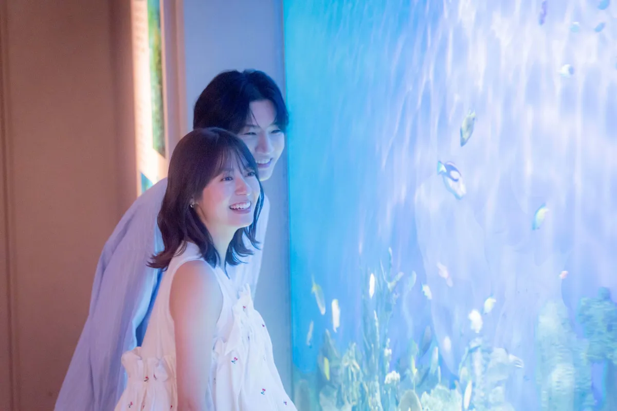 海老子（田辺桃子）、憧れの上司と水族館デートへ　『海老だって鯛が釣りたい』第8話場面写真公開