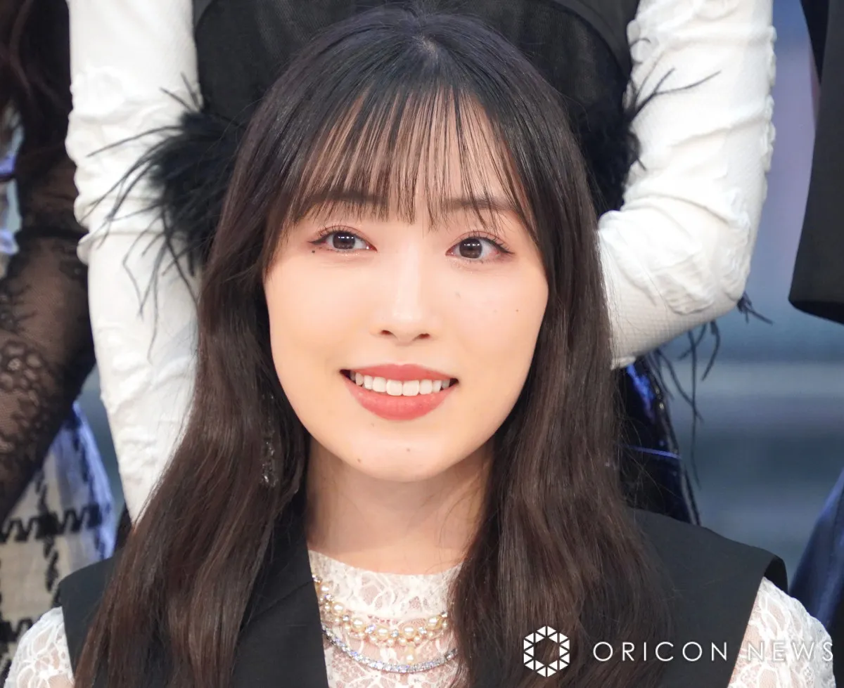 元モーニング娘。譜久村聖、胸元あらわな大胆カットに反響「おとなぁぁーーー」「けしからん」　20代の集大成となる写真集を発売