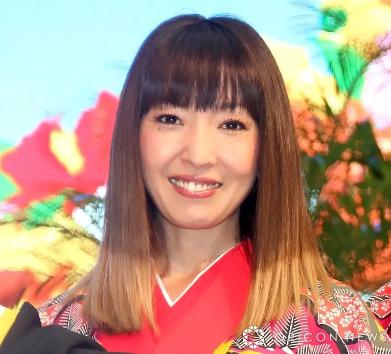 3児の母・MAX REINA、13歳長男＆12歳長女＆10歳次男の3ショットを紹介「ほんと大きくなられましたねー！」「羨ましすぎる夏休み」