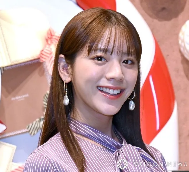 貴島明日香、美ウエスト際立つ“へそ出し”ショットに反響「細すぎんか!?」「ウエストほそっ！」「お人形さんみたい」