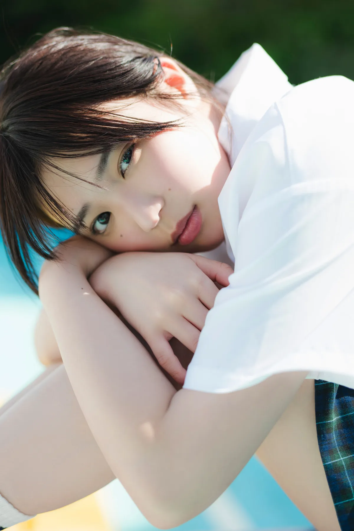 グラビア界の超逸材・矢野ななか19歳、1st写真集で血管まで透ける美肌と抜群の美くびれ披露