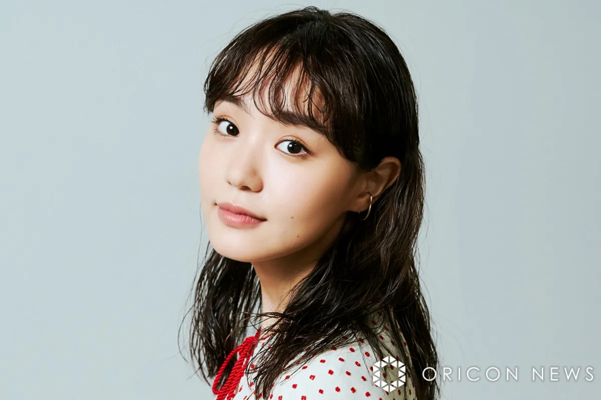 「人魚」奈緒、水中をプカプカ…開放的な“遊泳ショット”に反響「湖水浴？」「フィンランド気持ち良さそう」