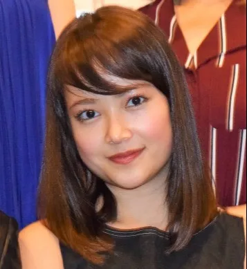 草刈正雄の次女・草刈麻有、“超ミニ丈”テニスウェアで太もも全開「ヘルシーで最高です!」「美しすぎるー」