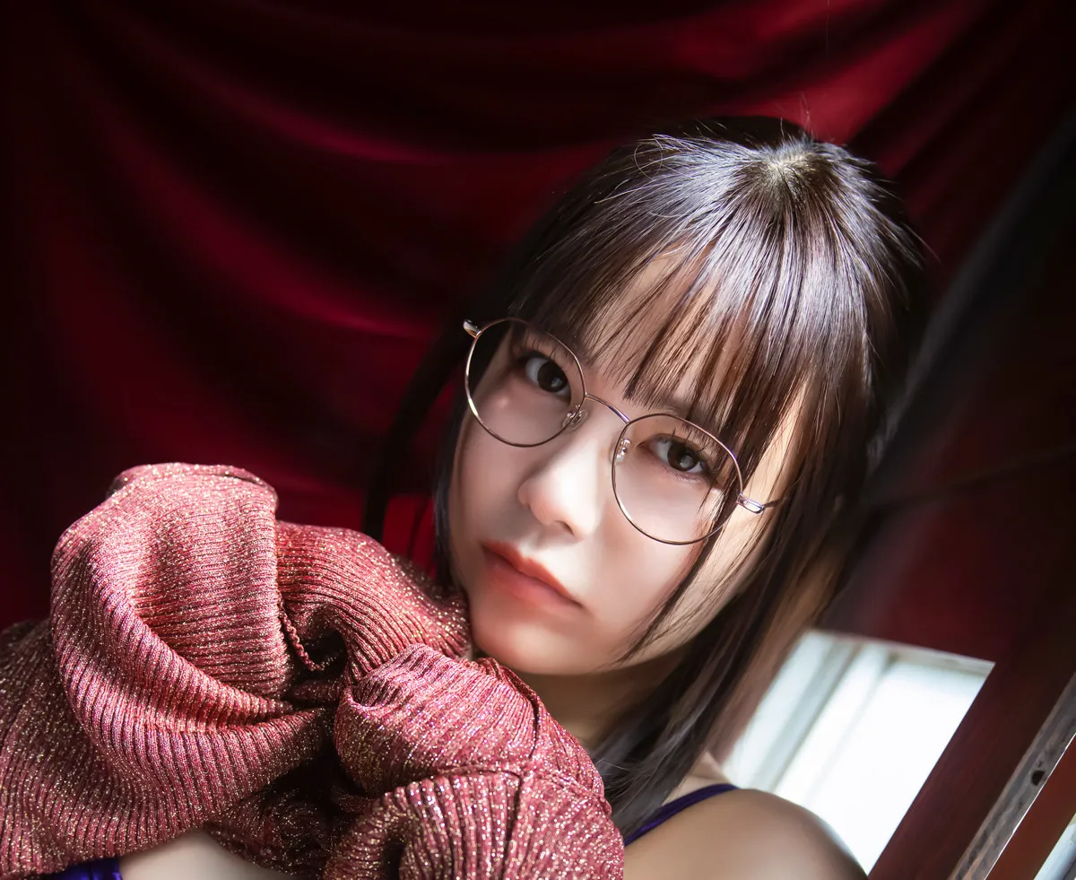 モデラー・YouTuber・グラドル・コスプレイヤーの東雲うみ、新グラビアムックで美ボディ披露