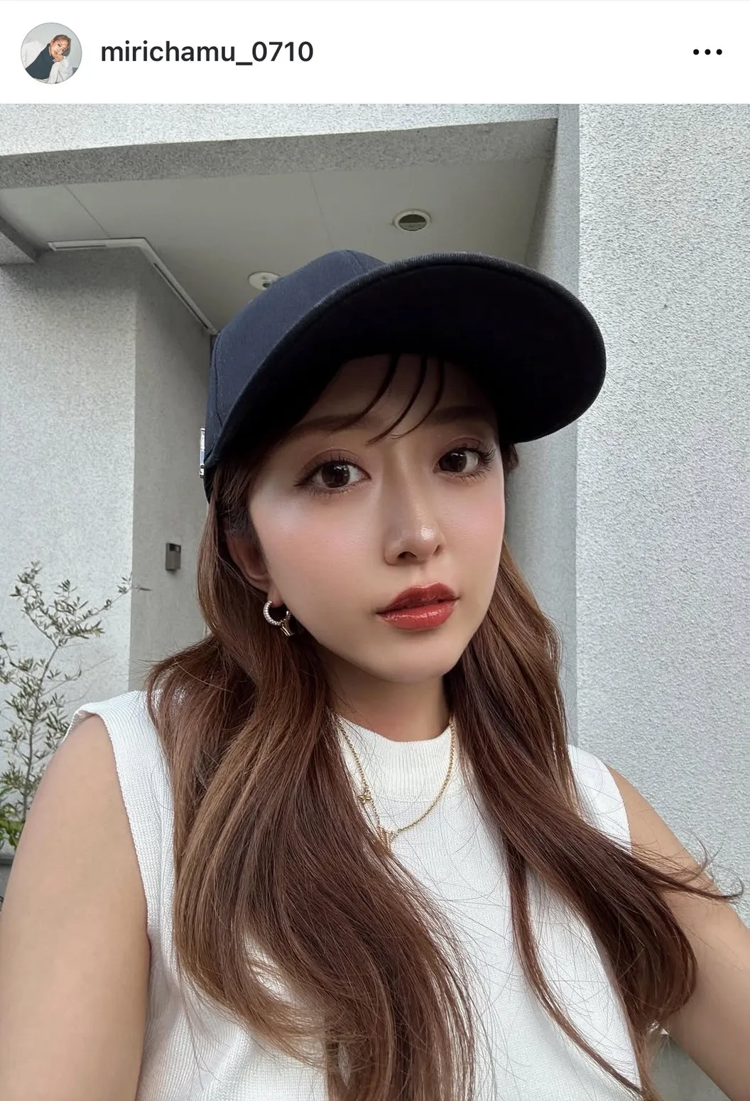 みりちゃむ、デコルテ輝くオフショル姿「たまらない」「すっごい美人」