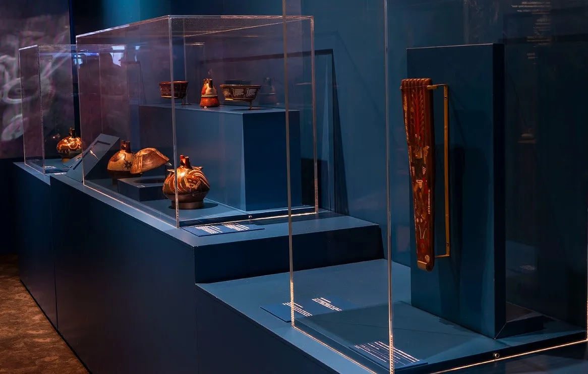 万博「ペルー館」古代ナスカ文明のレア展示始まる　“本物”の土器、儀式の楽器、金製の花飾りなど【展示一覧】