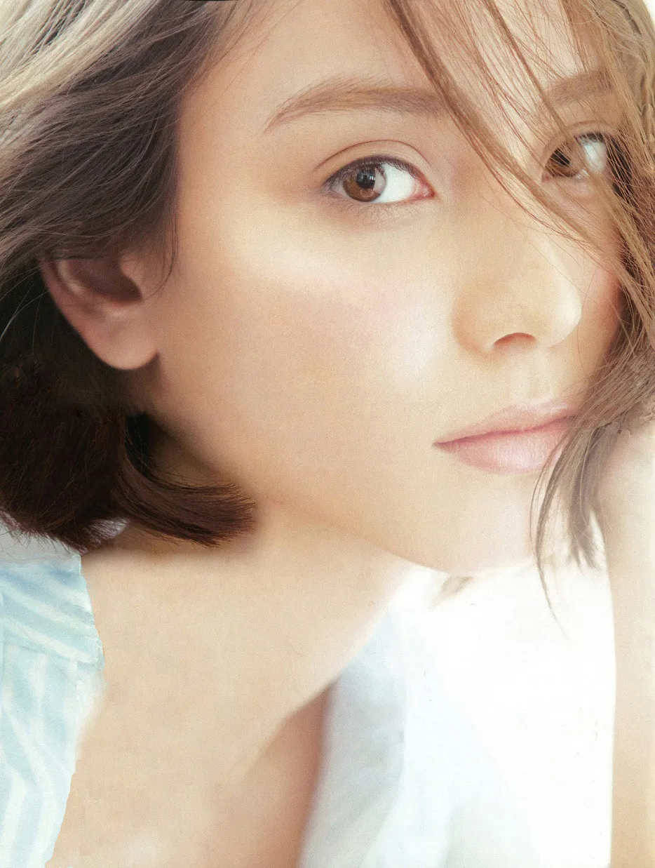 滝沢カレン「温かく優しく記憶していた家族のお話を残してみました」初の私小説を発売