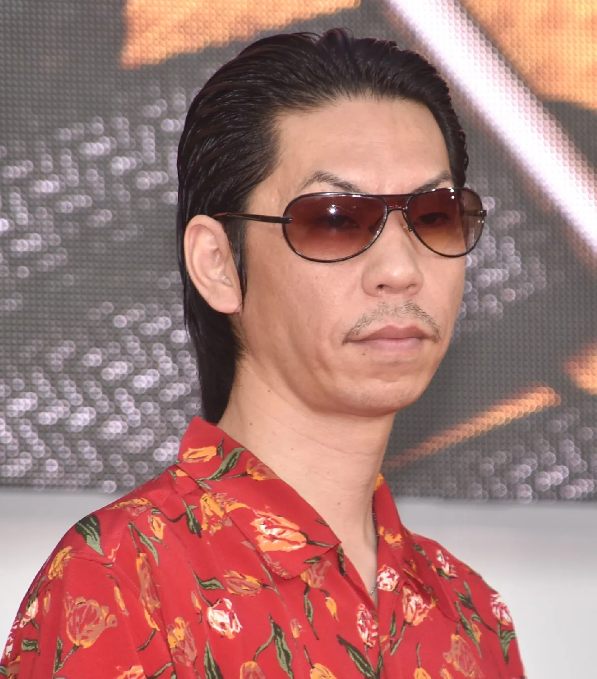 呂布カルマ「何でそんなに値段が上がるんですか？」人気キャバ嬢の“4桁”超高級時計に驚き