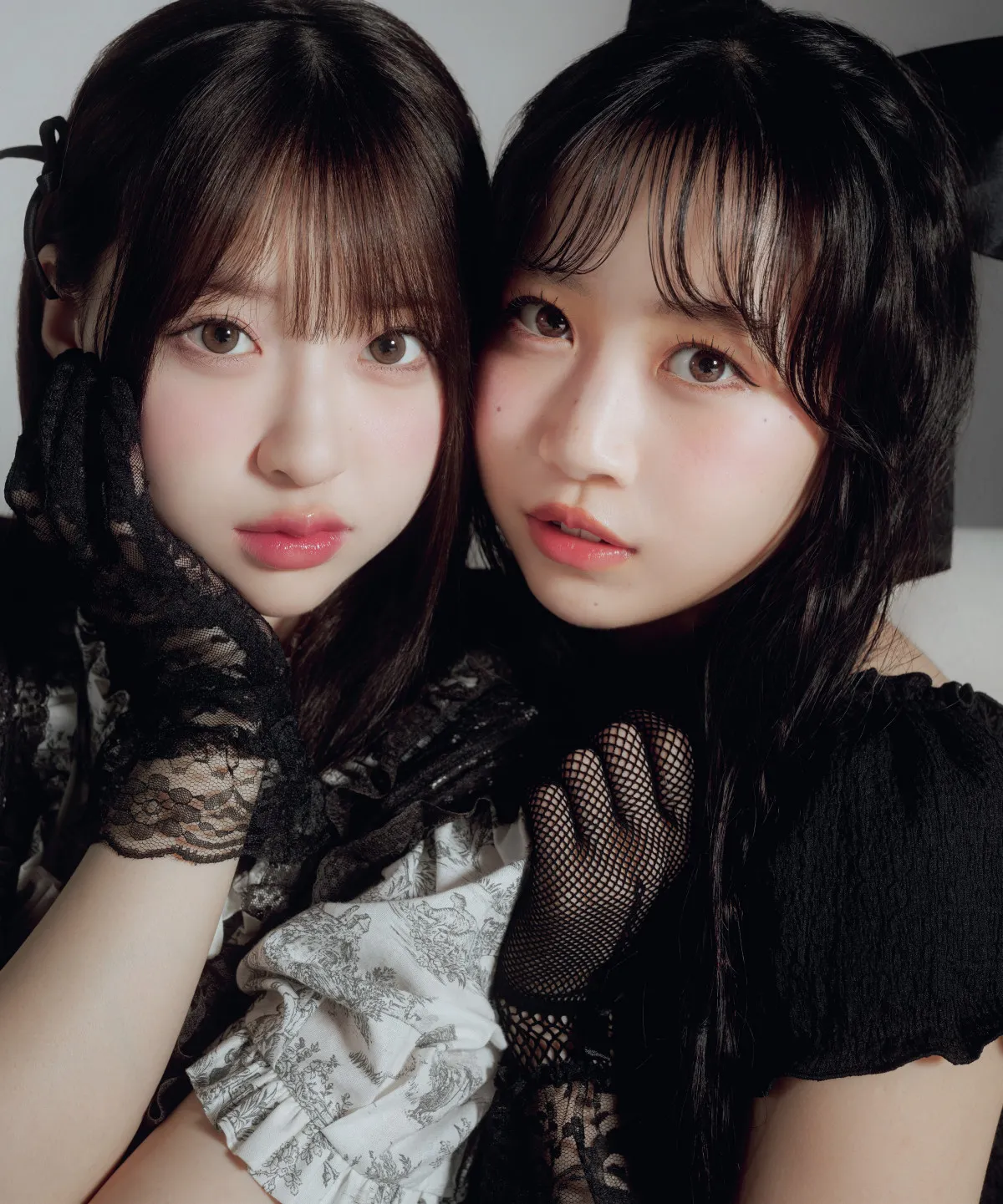 “PiKi”松本かれん＆桜庭遥花、『CanCam』初登場で黒ゴシック衣装を披露　50問100答企画も