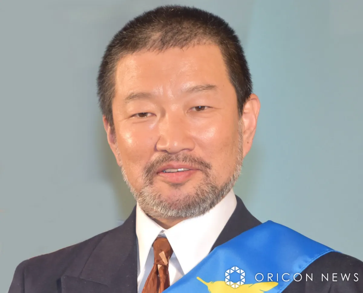 “キム兄”木村祐一、わが子＆孫たちと家族6ショット「左から長女、孫、孫、長男、ご本人、次女」　妻・西方凌が“木村ファミリー”集合写真を紹介