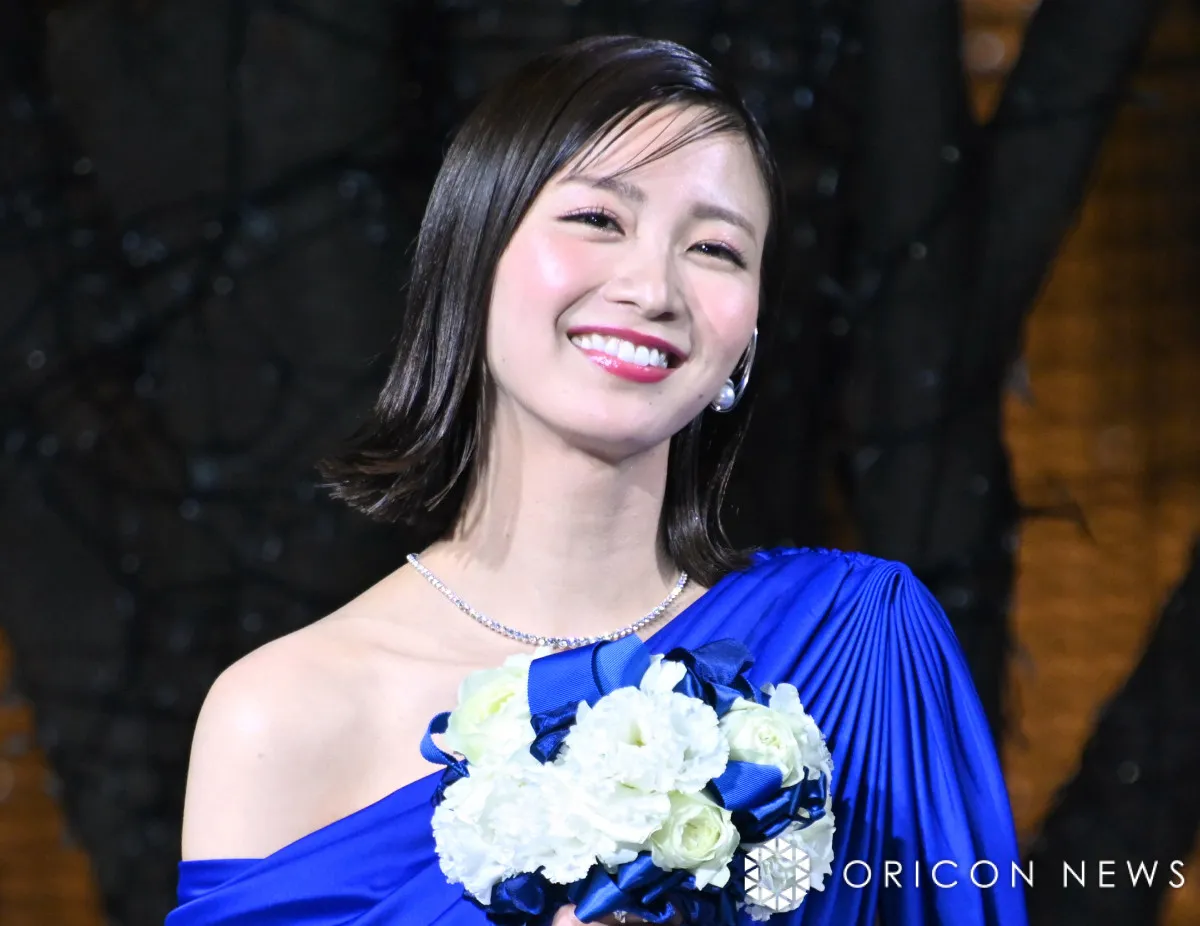 岡崎紗絵、ウエディングドレス姿を大量投稿「美しすぎる」「優勝」「ぎゃーーーー」