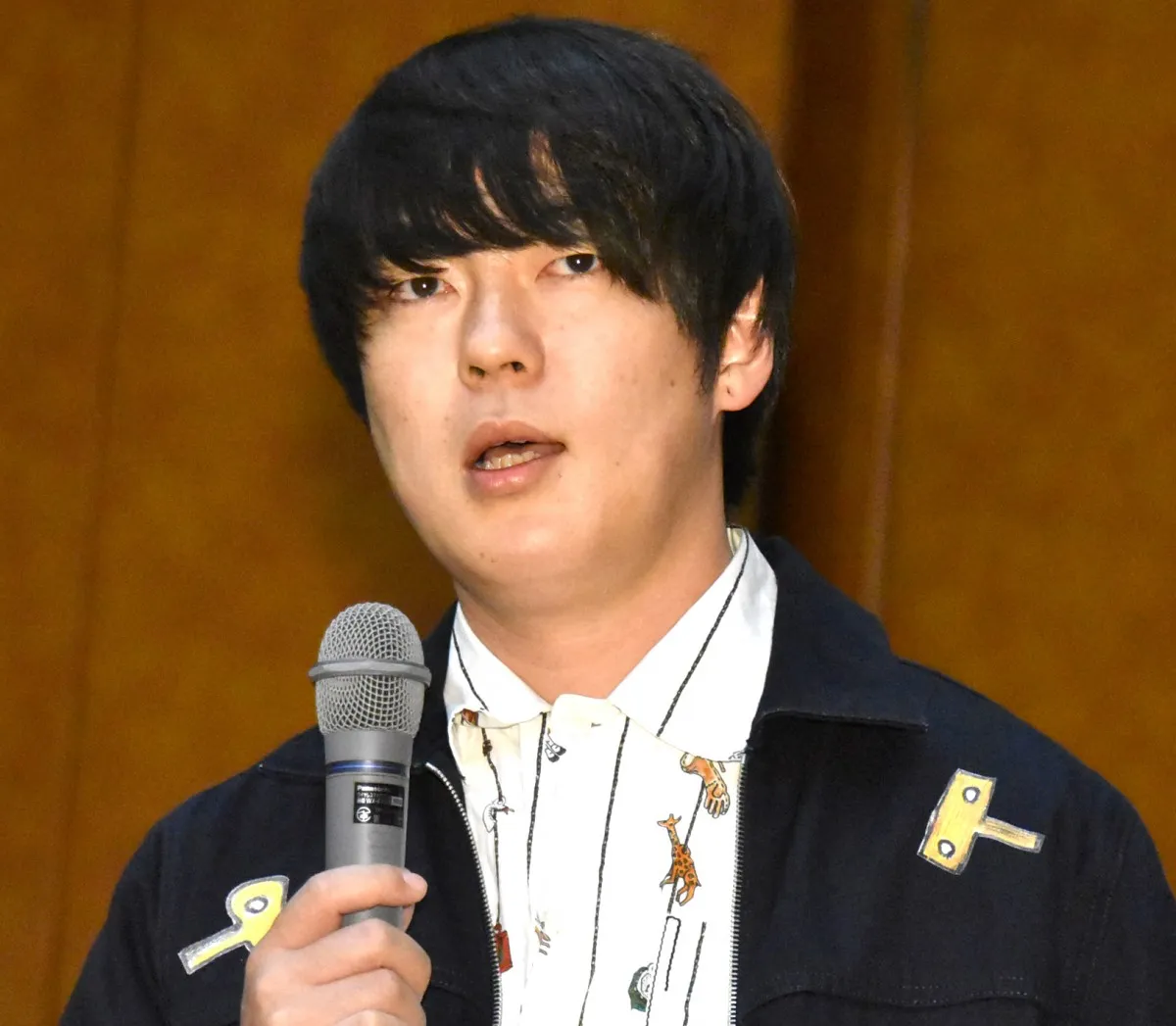 ウーマン村本大輔、カツオノエボシに刺されて救急車で運ばれる「美しい化け物にハグされて」　痛々しい刺された痕も