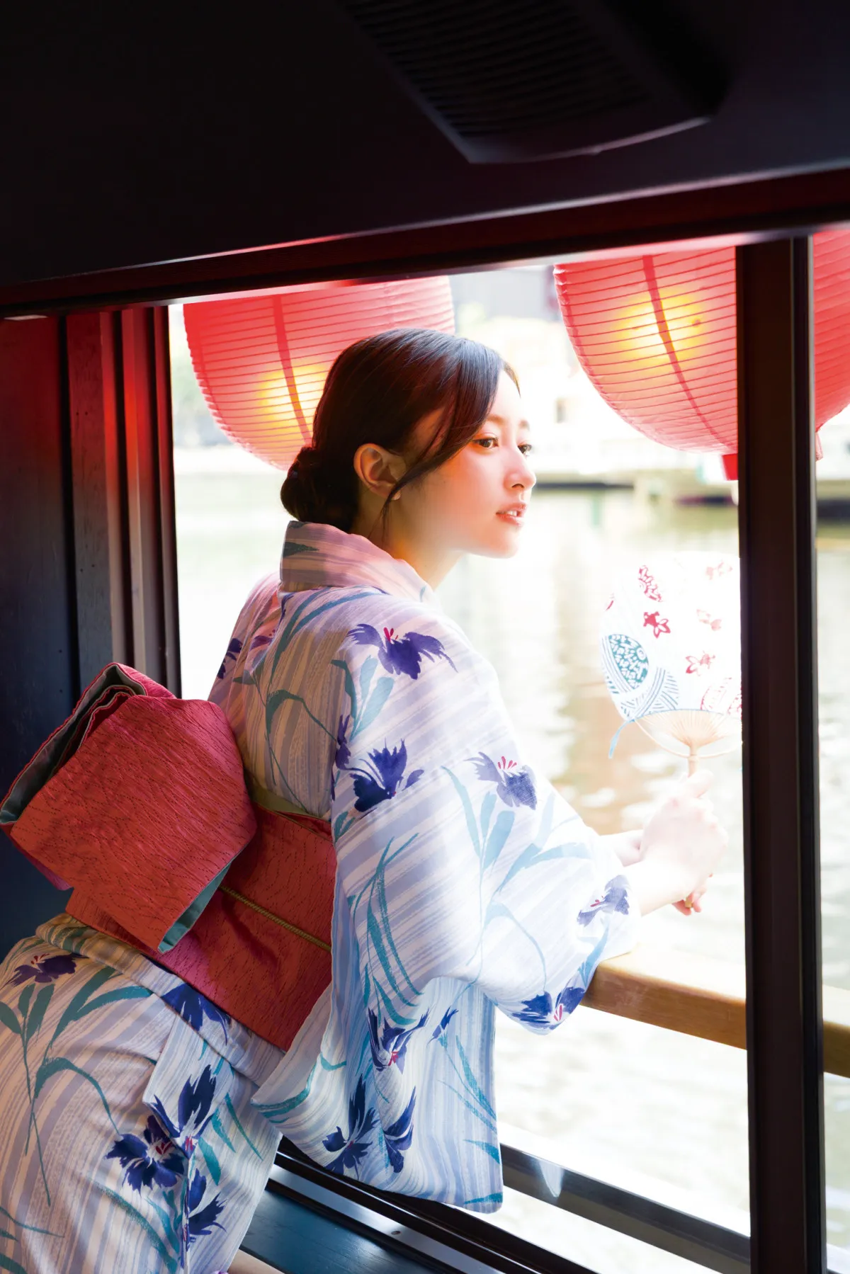 乃木坂46井上和、美しい浴衣姿を披露　“和”を感じさせる納涼グラビア　『サンデー』表紙＆巻頭