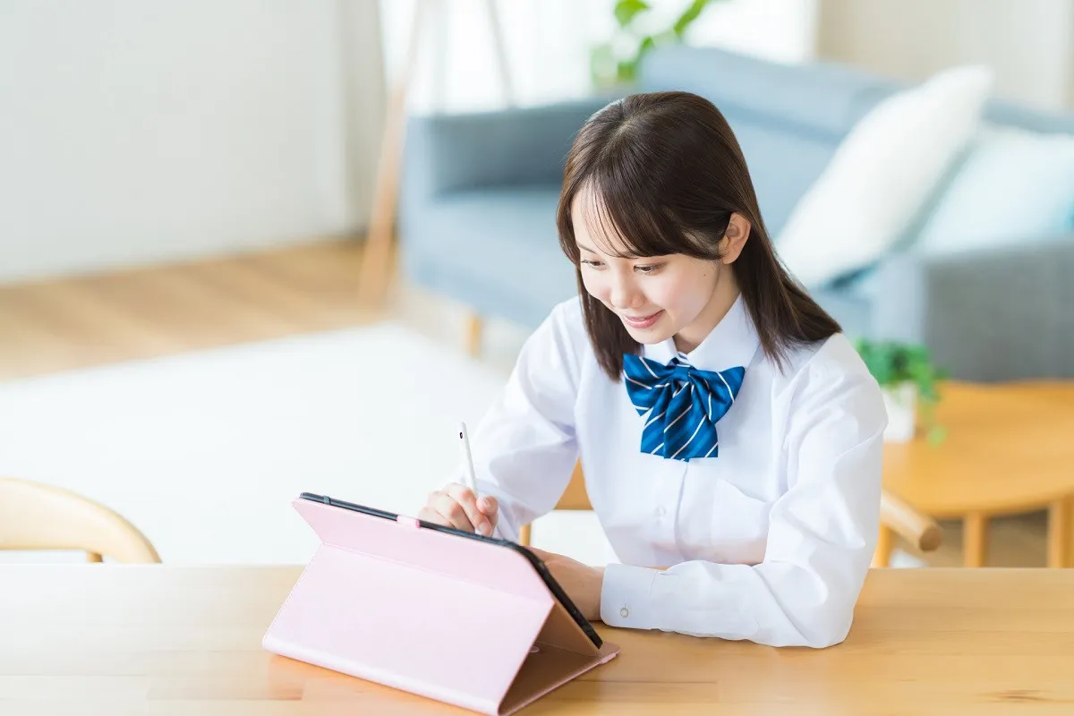 勉強が本格化する2学期に取り入れたい、現役高校生・大学生が選んだ通信教育おすすめ1位は？