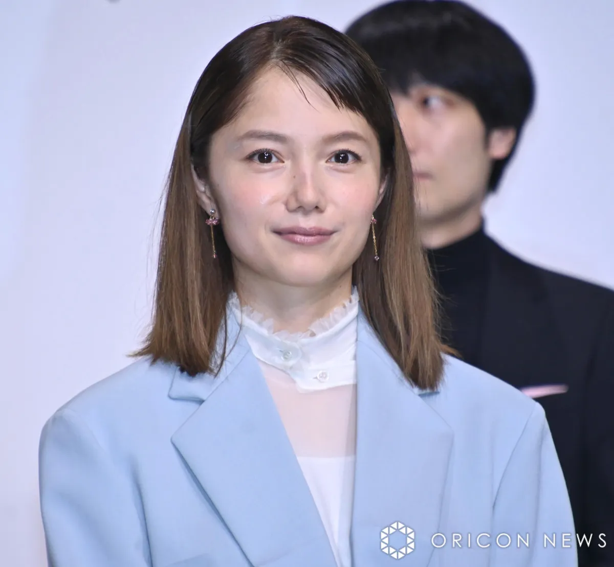 宮崎あおい、種子島でサーフィンにハマる　森七菜と一緒に練習→ひとりでボードを担ぎ海へ
