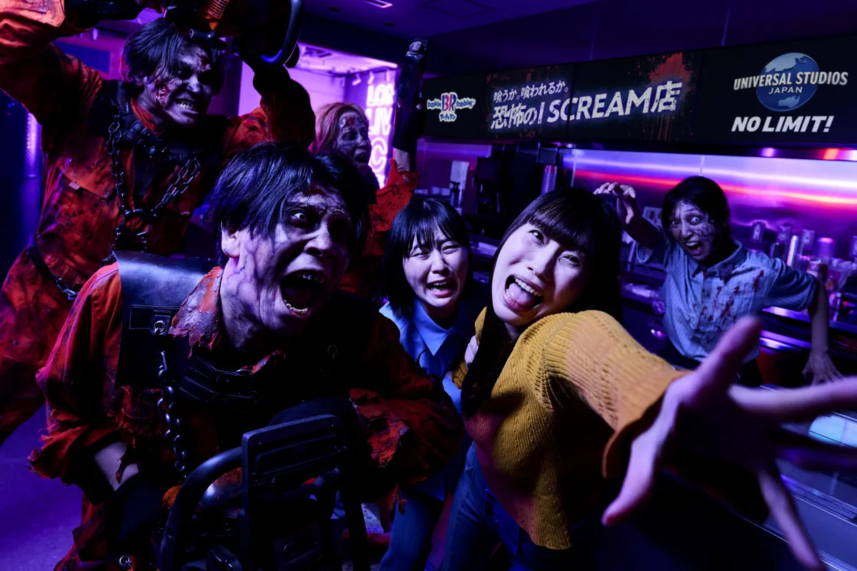 USJ、東京のサーティワン店舗で“恐怖体験”企画開催　荒れたカウンターに超凶暴ゾンビ出現