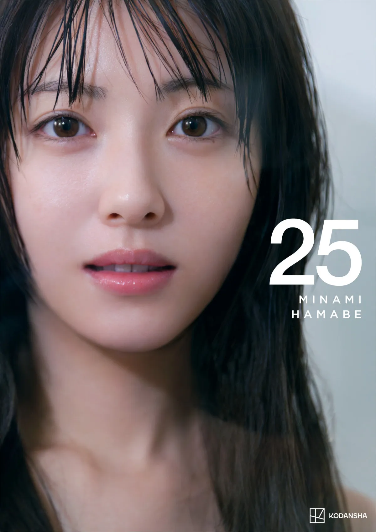 俳優・浜辺美波「写真集」1位　2位は元乃木坂46・秋元真夏、3位は本田真凜の初写真集【オリコンランキング】