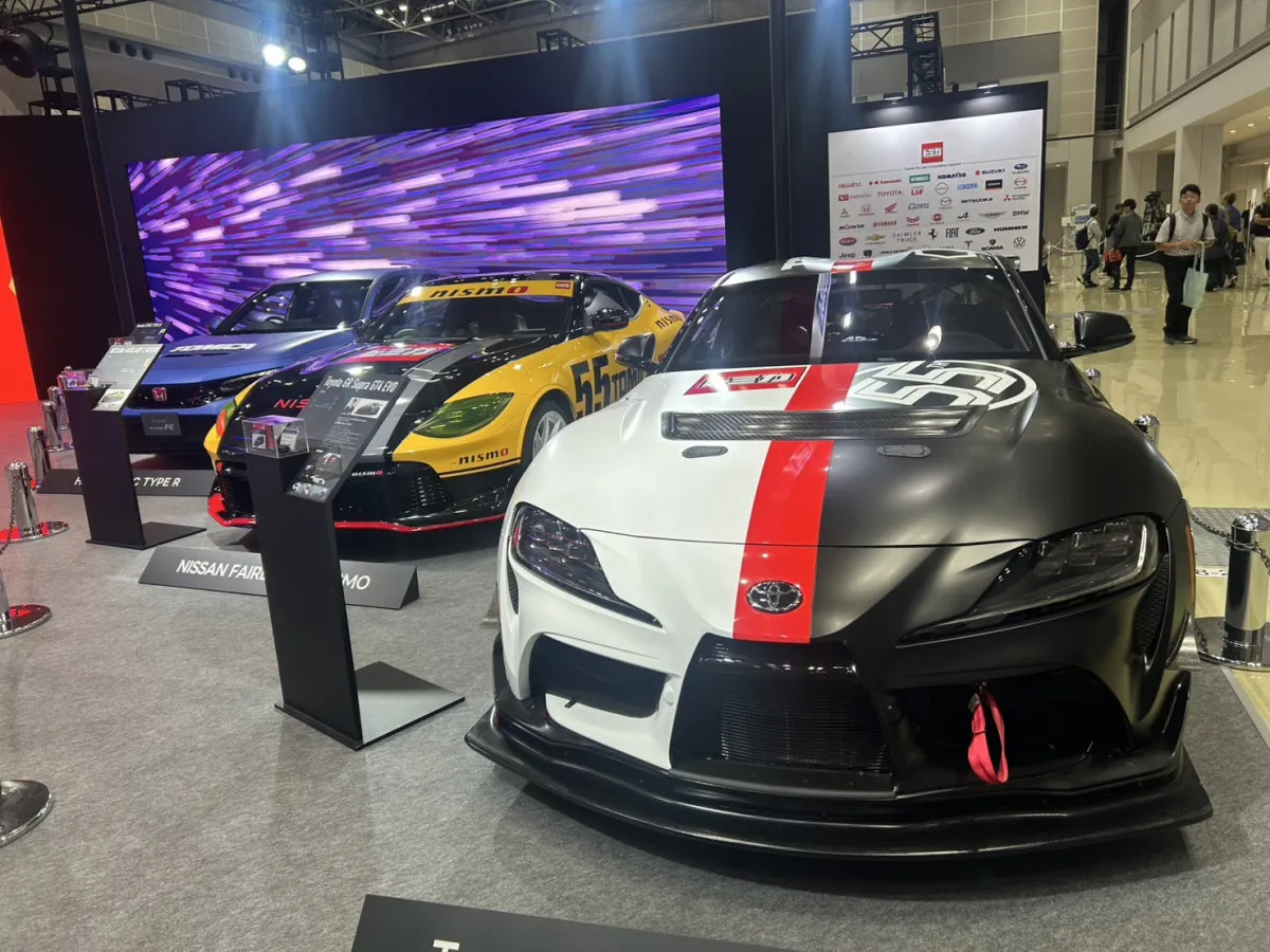 “実車両”トミカが『おもちゃショー』に登場、スープラ、フェアレディZなど大迫力