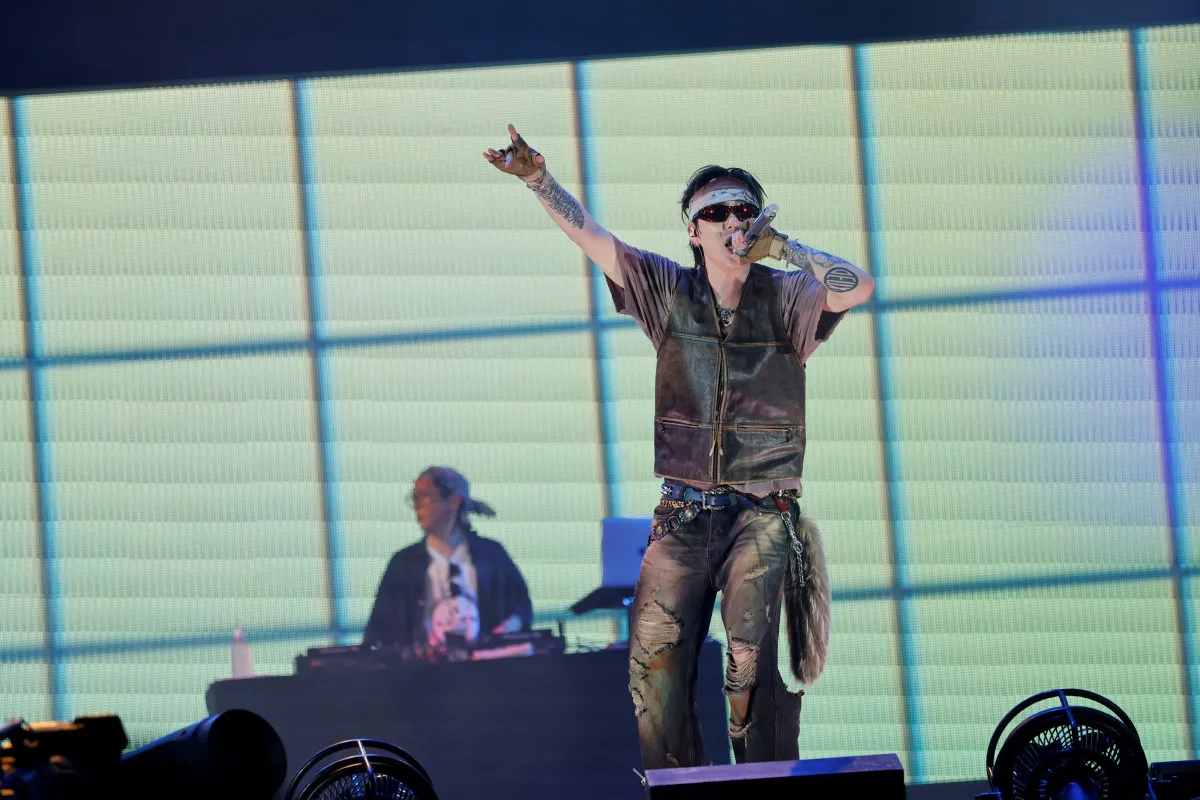 夏の夜を染め上げた極上ステージたち──三浦大知、NiziU、ZICO、平井 大らが届けた『a-nation 2025』初日【後半（ヘッドライナー以外）／ライブレポート】