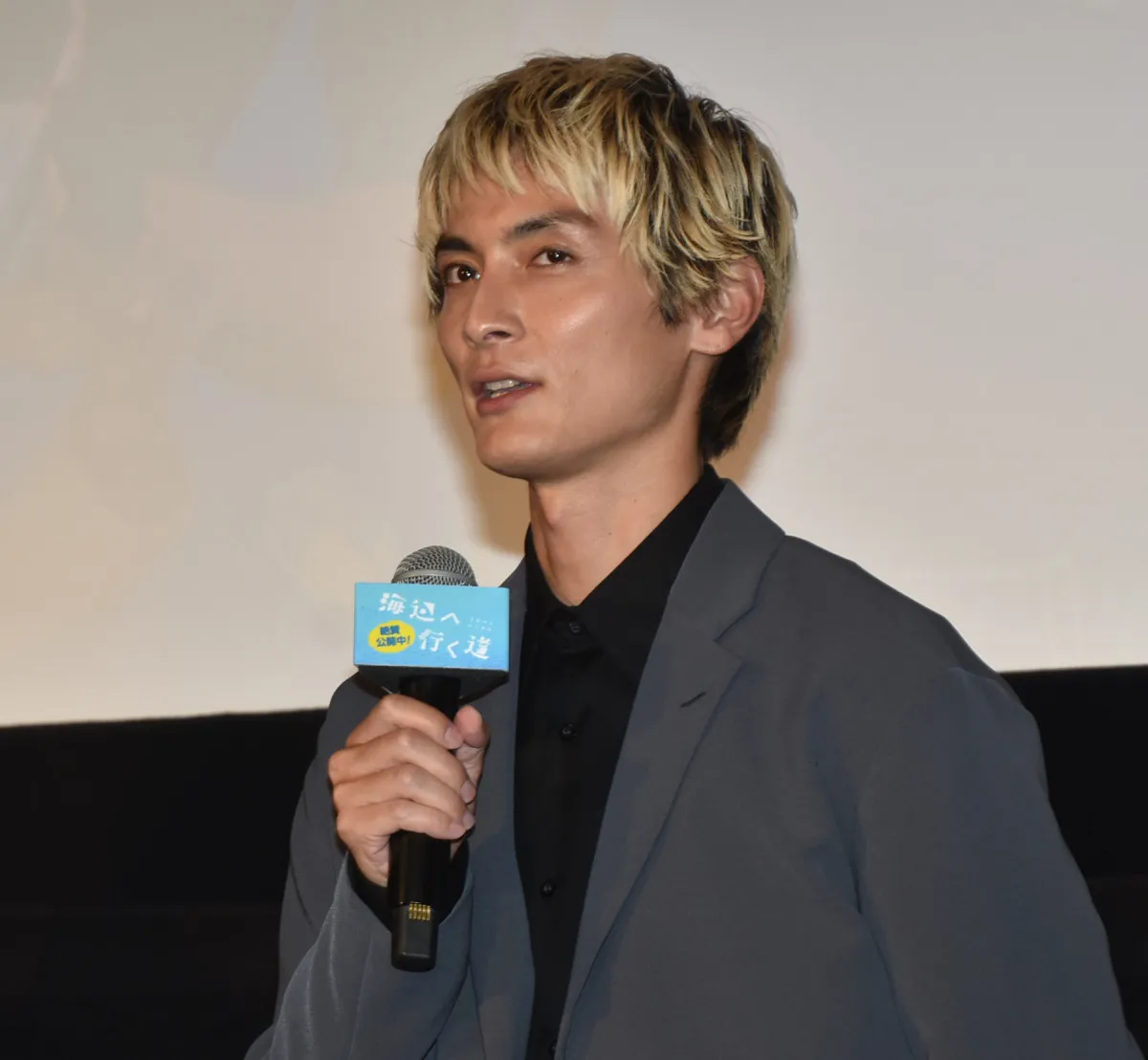 高良健吾、役紹介で笑い起き会心の笑顔「初めての経験」　うさんくさい役どころで新境地
